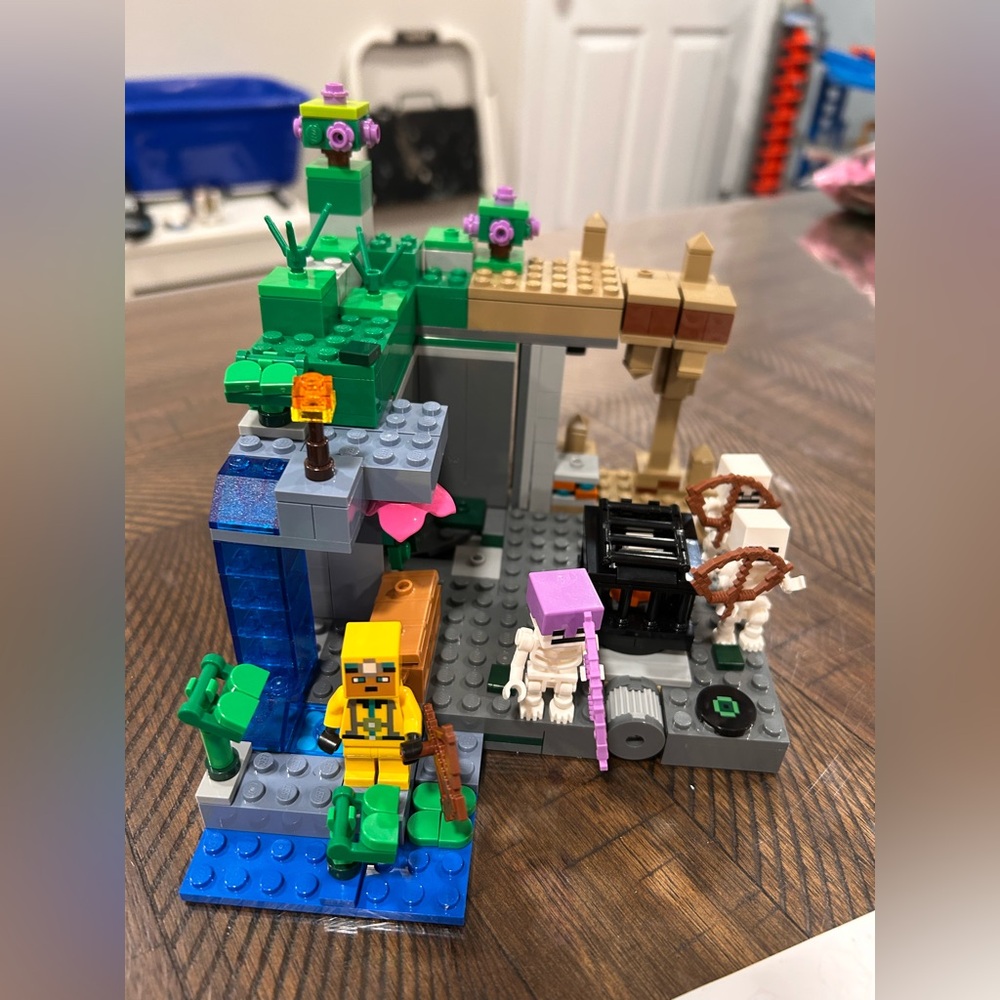 Minecraft Lego set 21189 The Skeleton Dungeon discontinued